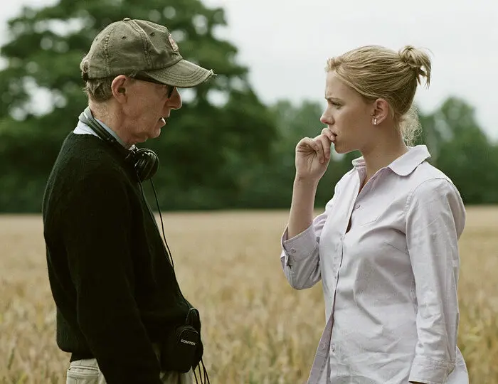 Woody Allen dirige Scarlett Johansson nas filmagens de Match Point