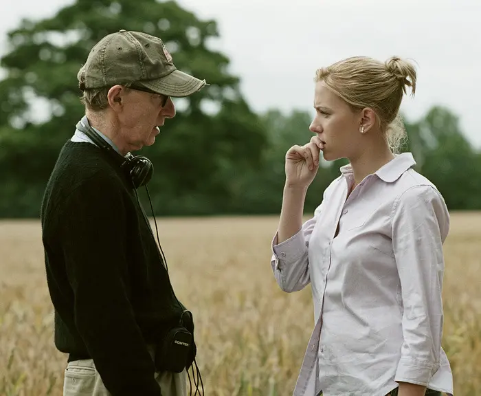 Woody Allen dirige Scarlett Johansson nas filmagens de Match Point