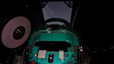 Foto do Observatório Rubin, em que está o supertelescópio Vera Rubin.