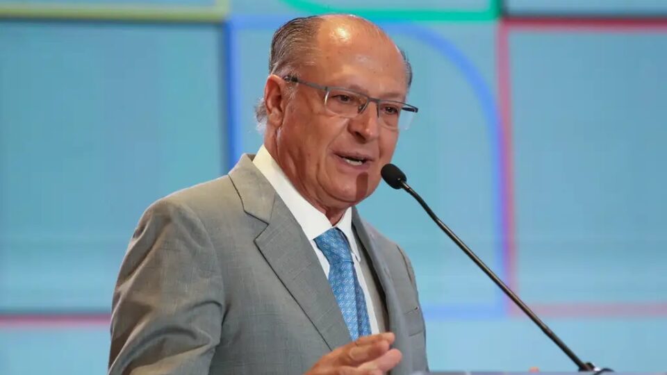 Governo relata a Trump “indignação” com tarifaço de 50% e diz estar aberto ao diálogo