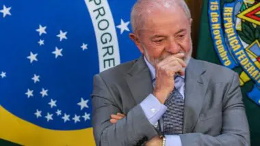 Lula veta aumento no número de deputados na Câmara