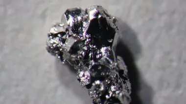 Fotografia do metal mais caro do mundo, o Ródio.