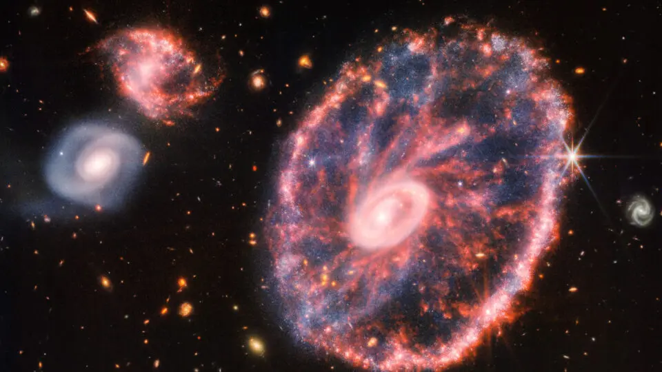 Imagem da Galáxia da Roda de Carro, registrada pelo telescópio James Webb.