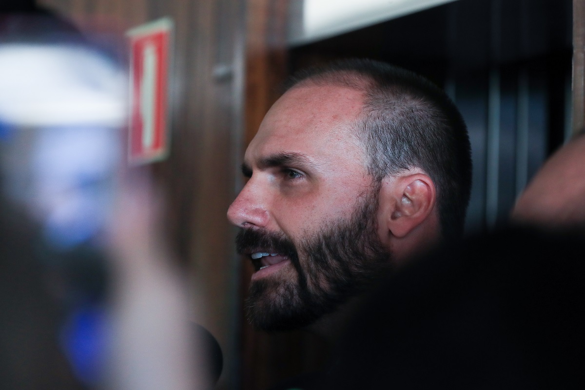 “Trabalho para que não encontre diálogo”, diz Eduardo Bolsonaro sobre comitiva do senado aos EUA