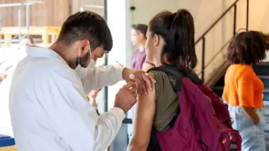 Liberada no Brasil, proibida nos EUA e na Europa: vacina contra a chikungunya tem riscos.