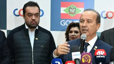 Governadores do PL, Mello e Castro questionam democracia após tornozeleira em Bolsonaro