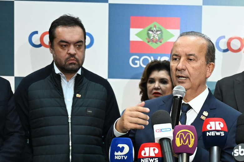 Governadores do Rio de Janeiro, Cláudio Castro (PL), e de Santa Catarina, Jorginho Mello (PL), defendem ex-presidente Bolsonaro.
