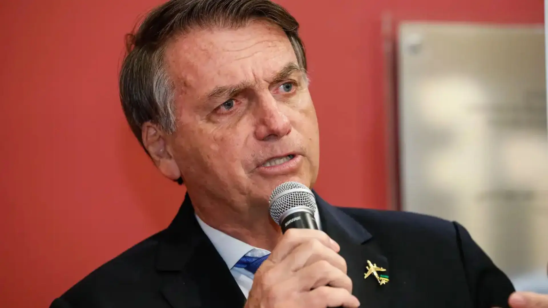 Bolsonaro acusa Moraes de ativismo judicial.