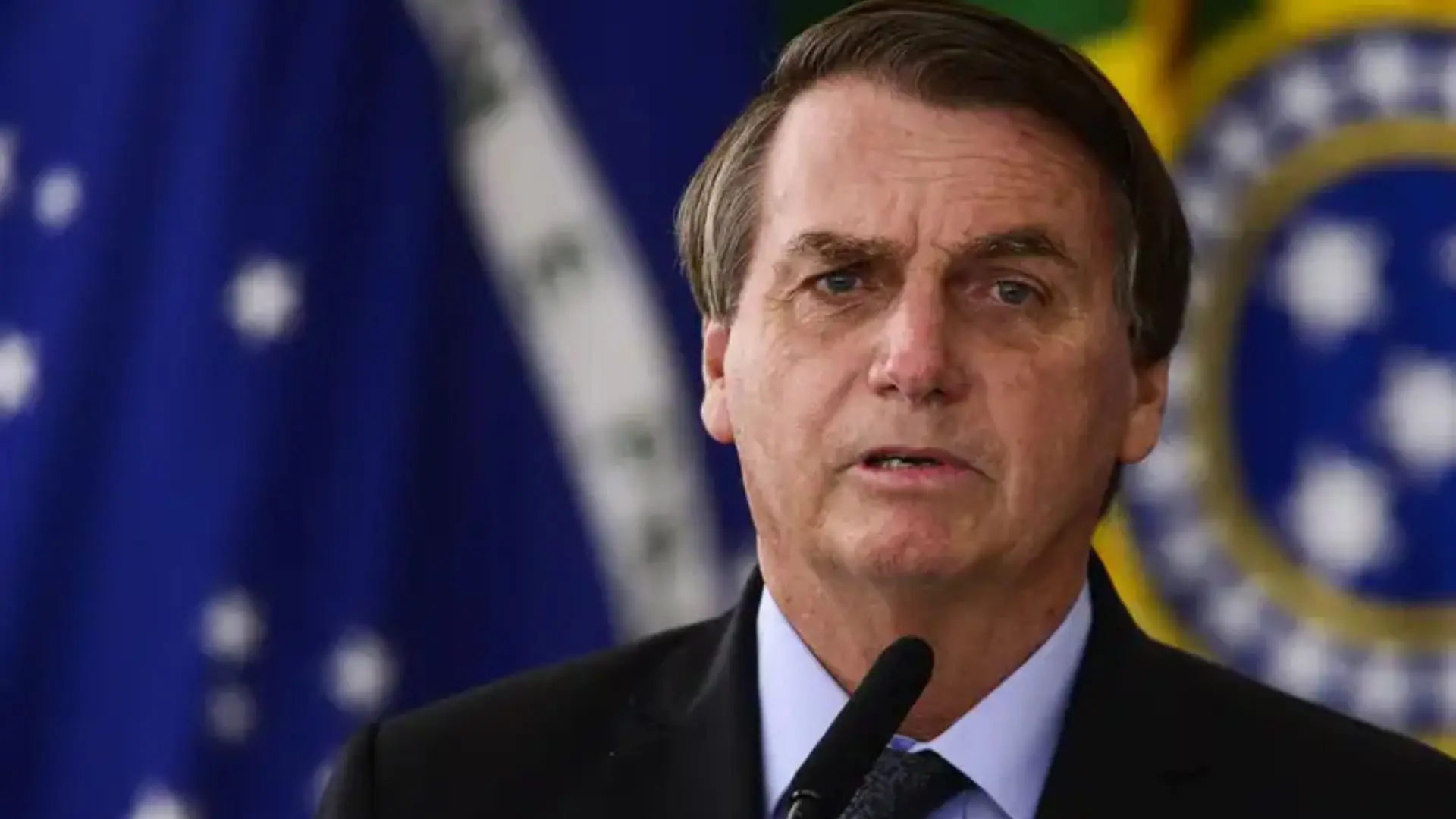 Defesa de Bolsonaro diz que foi surpreendia por medidas cautelares.