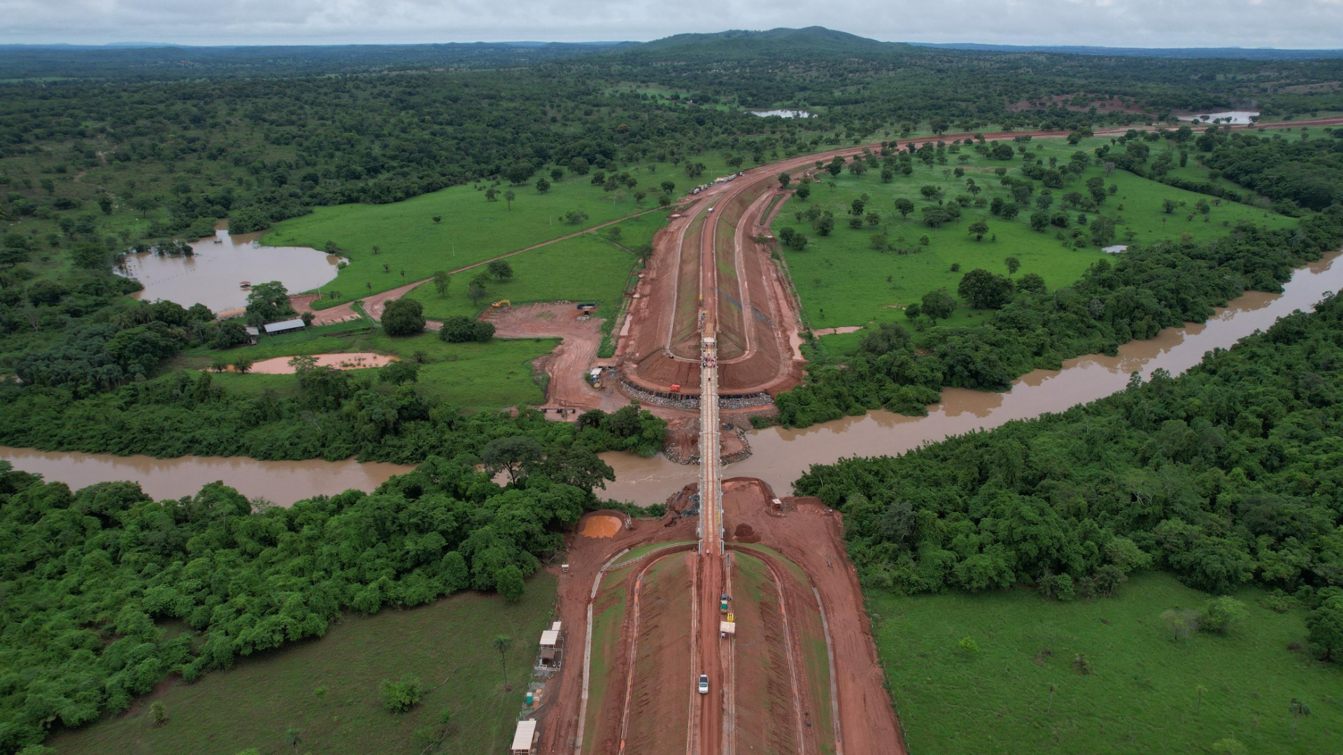 A Ferrovia de Integração Centro-Oeste terá 888 quilômetros de extensão e uma ponte sobre o Rio Araguaia.
