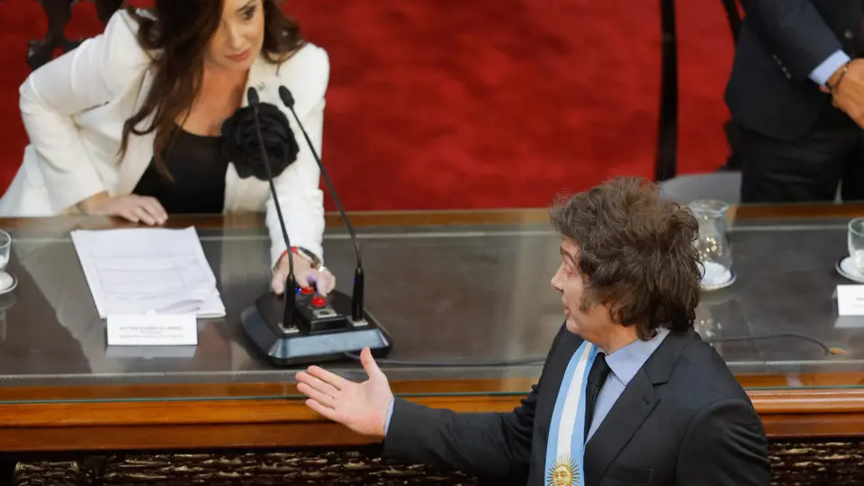 A vice-presidente Victoria Villarruel e o presidente Javier Milei no Congresso argentino