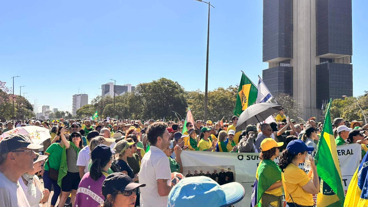 Veja fotos dos atos de apoio a Bolsonaro e contra Moraes