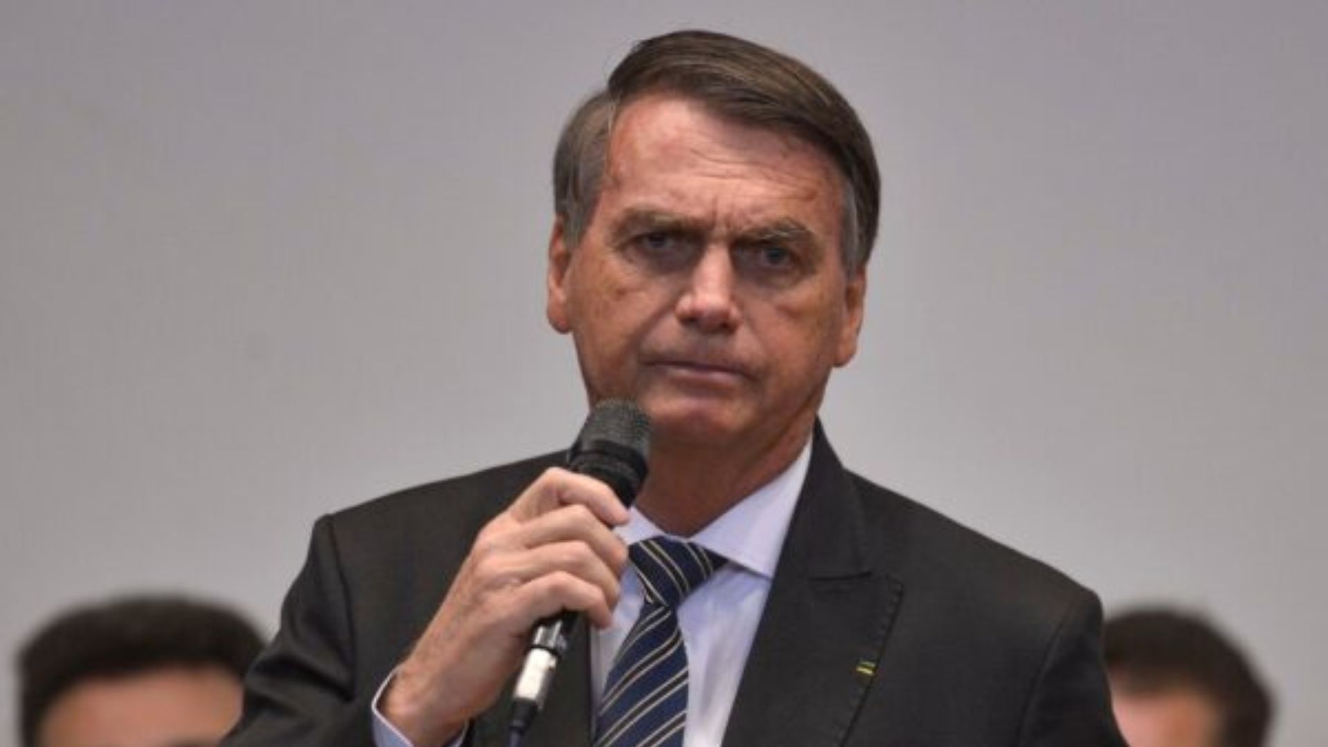 Moraes emitiu despacho proibindo Bolsonaro de dar entrevistas que sejam publicadas nas redes sociais.