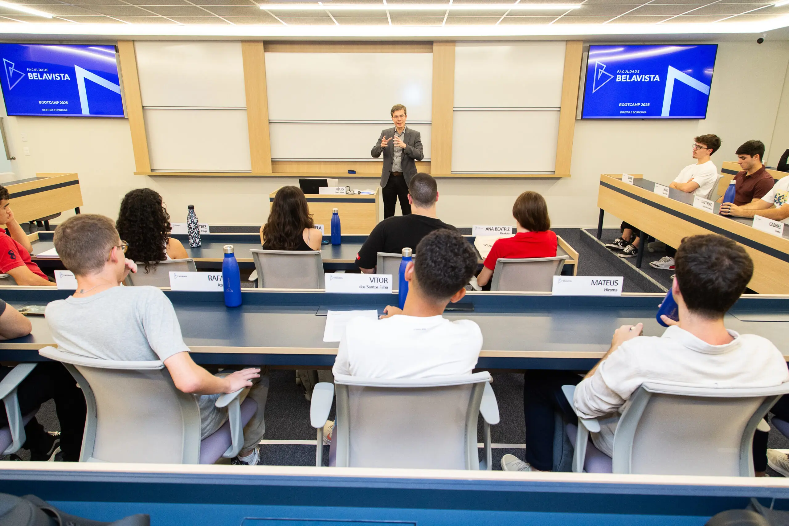 A Belavista prepara pessoas íntegras, com coragem intelectual e sólida formação, prontos para atuar com competência tanto na vida pública quanto no mercado.