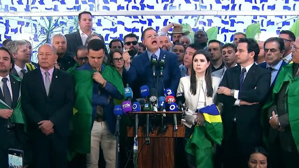 Oposição anuncia ofensiva pró-Bolsonaro com foco em impeachment de Moraes