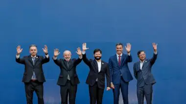 Lula se reúne com líderes progressistas no Chile.