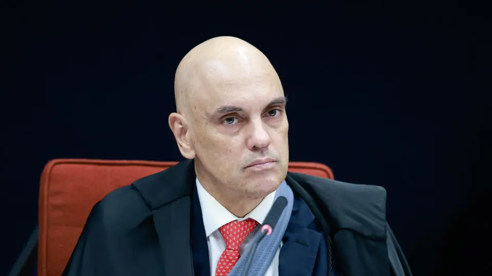 Moraes determinou a prisão domiciliar de Bolsonaro