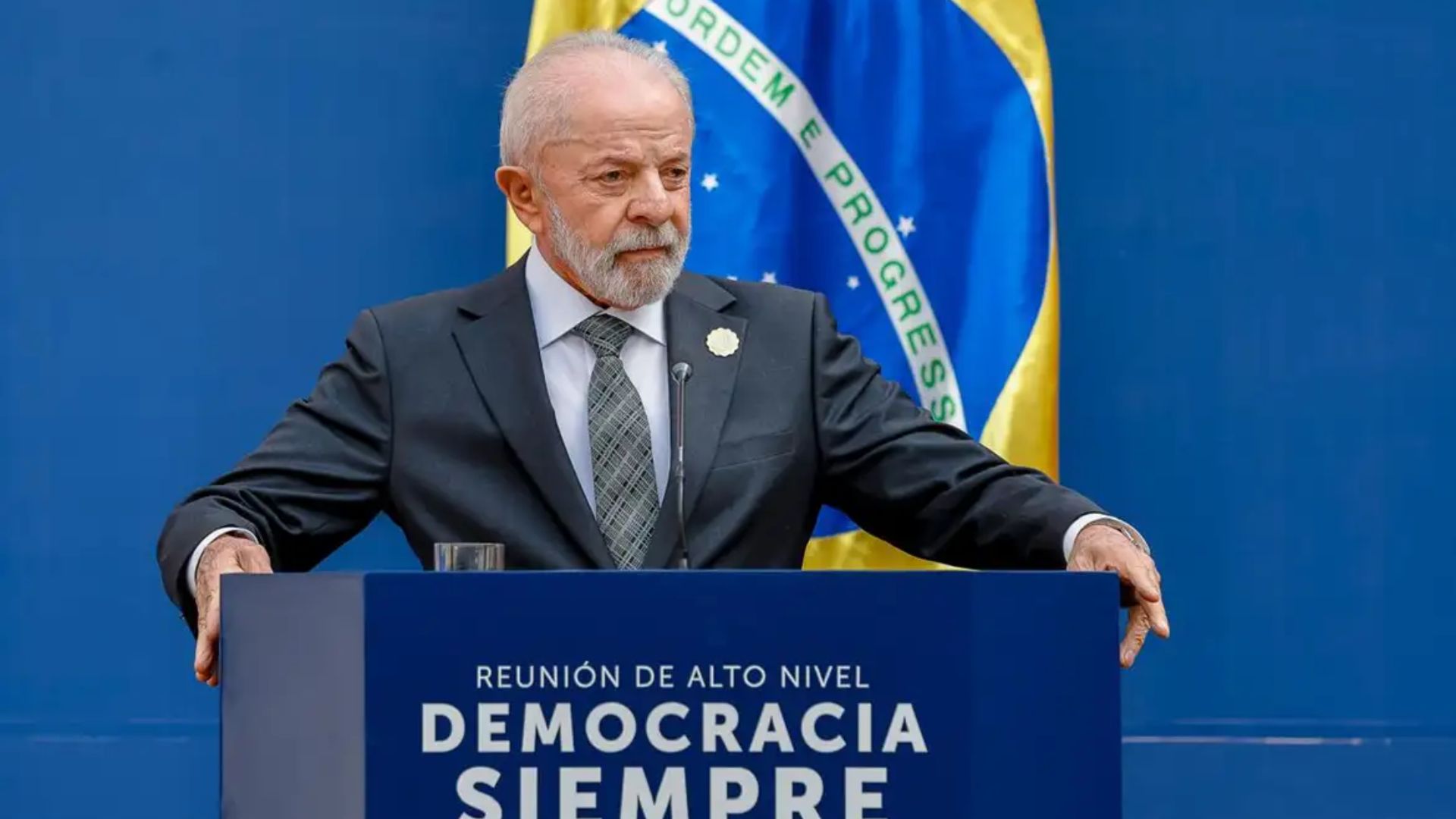 Em encontro de países no Chile, Lula diz que não há guerra tarifária com os EUA.