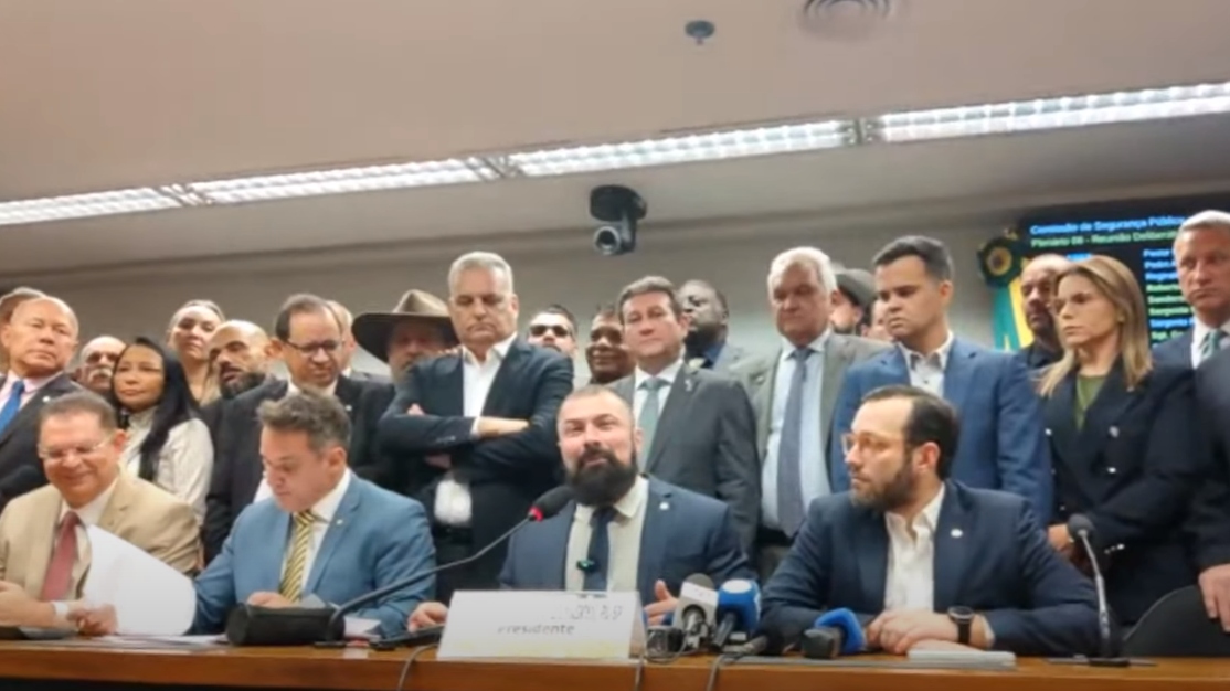 Oposição critica ordem de Motta para cancelar sessões e diz que convocará protesto nas ruas