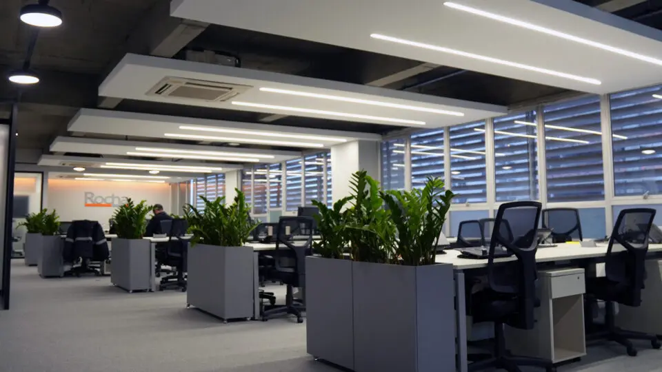 A decoração para escritórios otimiza os espaços sem comprometer ergonomia, identidade visual e produtividade