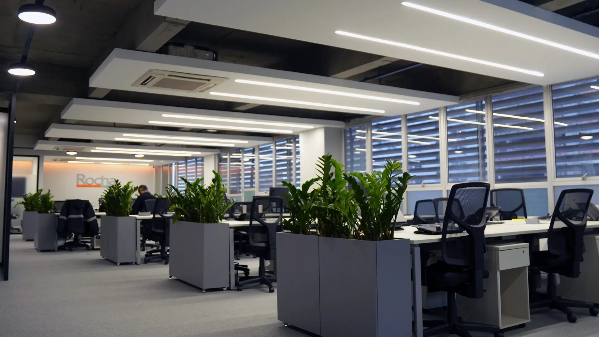 A decoração para escritórios otimiza os espaços sem comprometer ergonomia, identidade visual e produtividade