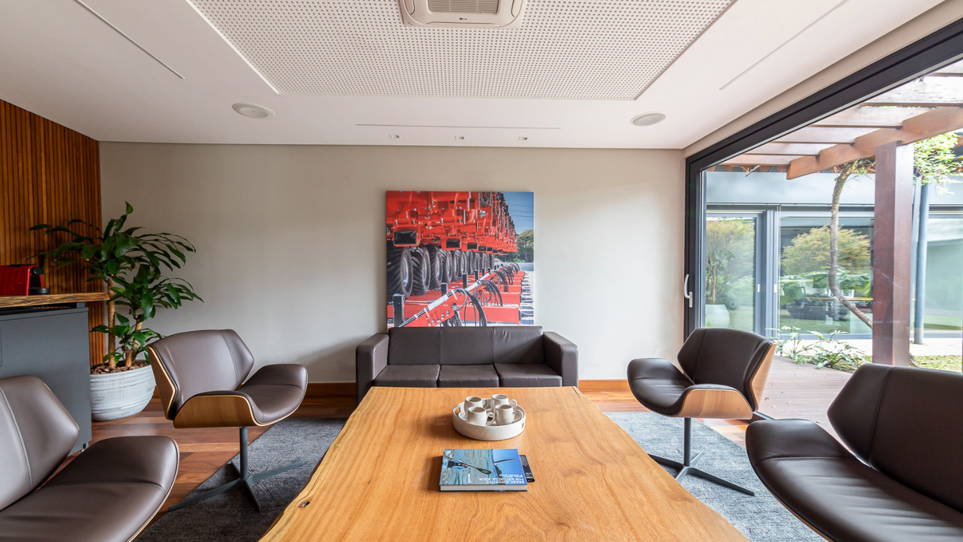 Espaços bem planejados são pensados a partir da pensados a partir da funcionalidade e da experiência do colaborador.