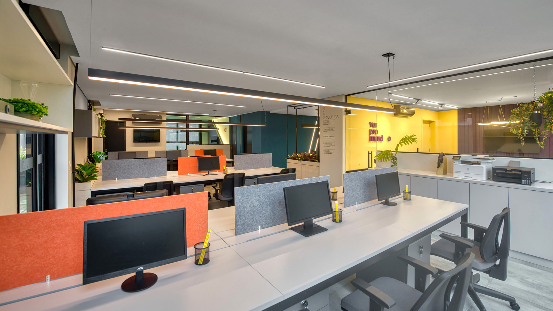 Funcionalidade, flexibilidade e identidade guiam o desenvolvimento de ambientes corporativos mais humanos e eficientes.