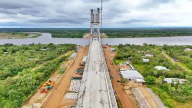 Ponte sobre o Rio Paraguai, com 80% das obras concluídas, vai abrir novo corredor logístico para o agronegócio.