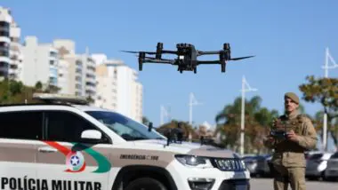 No primeiro teste do sistema de uso de drones com reconhecimento facial, um homem procurado pela justiça foi identificado e preso.