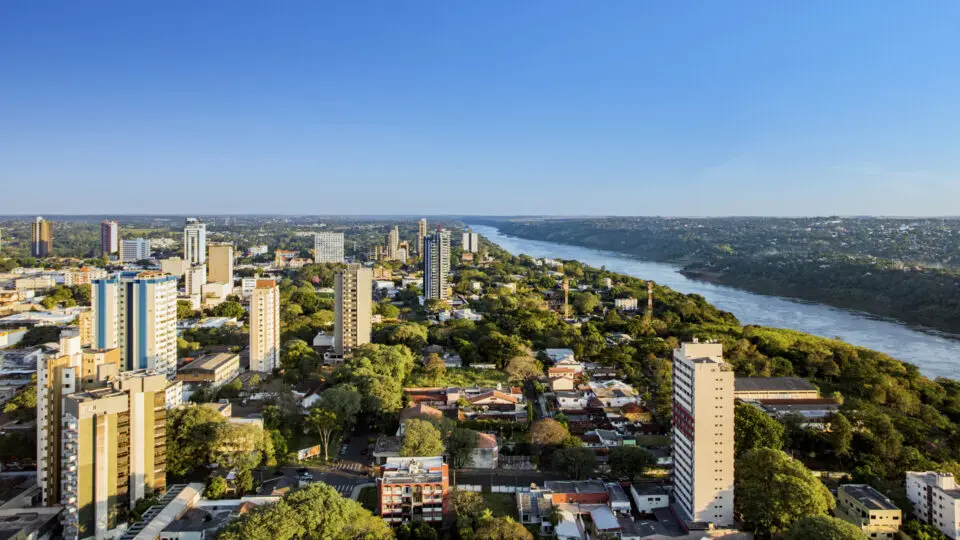 Localizada no encontro de três países (Brasil, Argentina e Paraguai), Foz do Iguaçu atrai mais turistas do que se registrava até então.