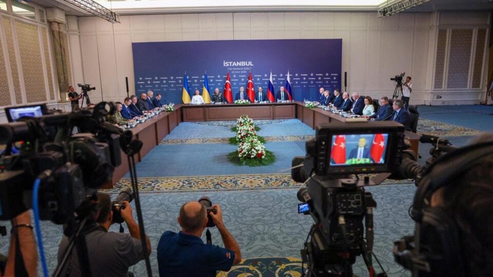 Reunião entre ucranianos e russos em Istambul termina em menos de uma hora