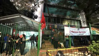 MST invade sedes do Incra para pressionar governo Lula por reforma agrária