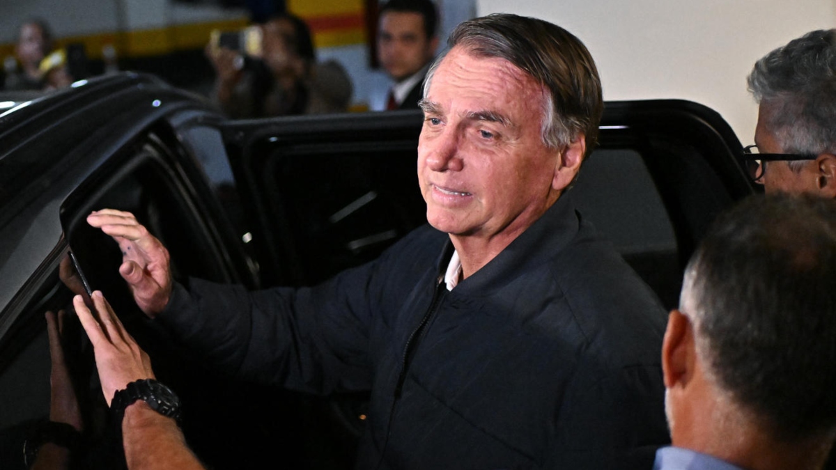 Bolsonaro diz a jornalistas que não pode se pronunciar sobre restrições: “não posso fazer nada”