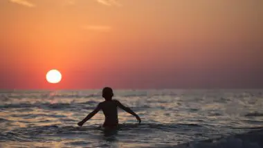 Altos níveis de vitamina D diminuem o risco de hospitalização por COVID-19