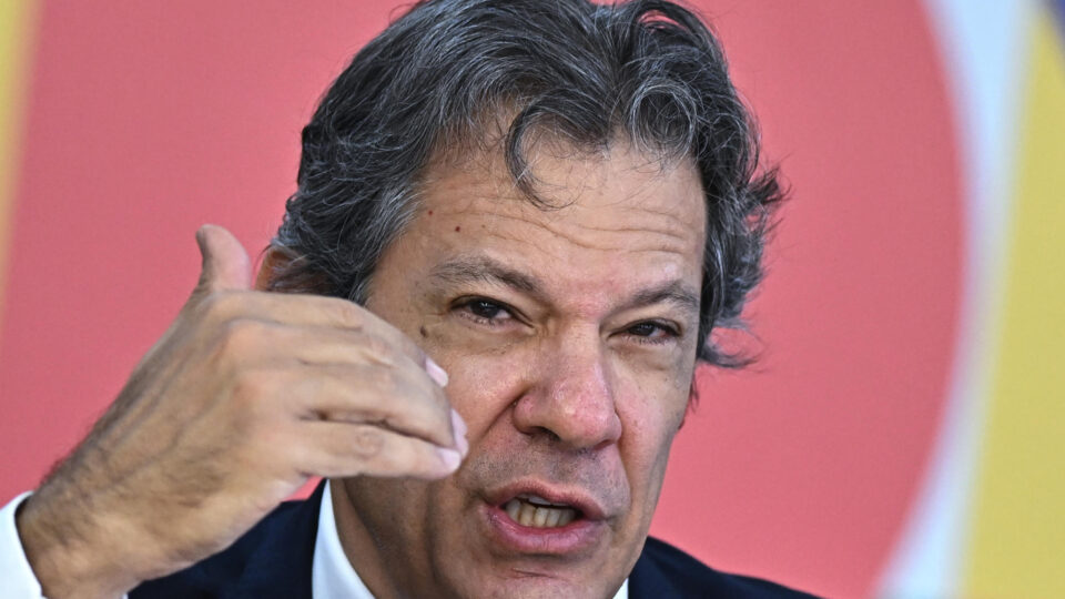 Haddad pede que família Bolsonaro saia do caminho e deixe governo negociar com os EUA
