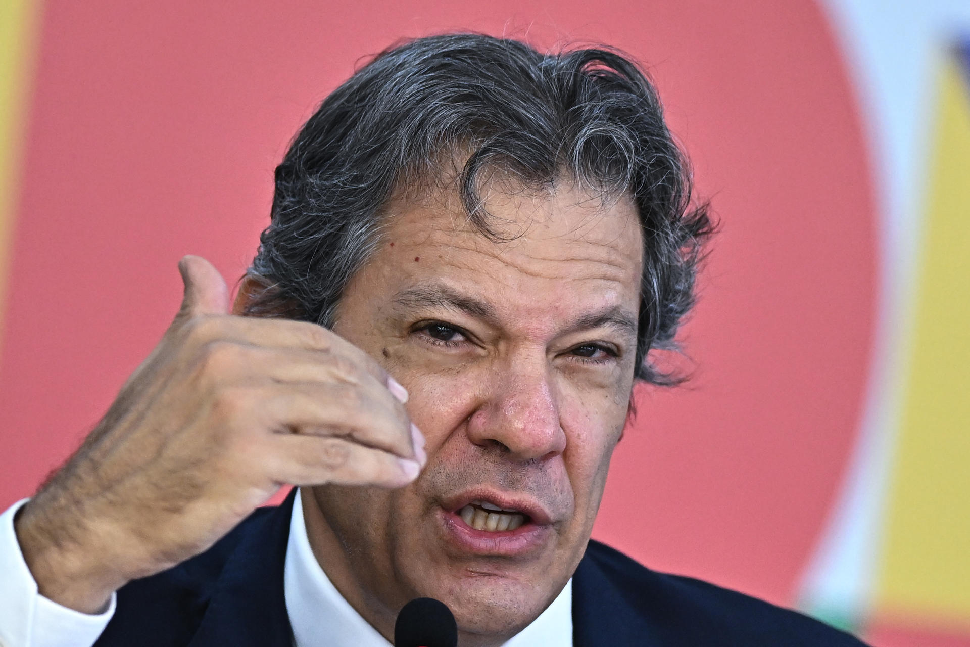 Haddad pede que família Bolsonaro saia do caminho e deixe governo negociar com os EUA