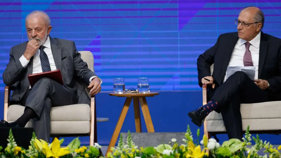 Presidente Luiz Inácio Lula da Silva e vice-presidente Geraldo Alckmin adotam tons diferentes sobre negociação de minerais críticos com os EUA.