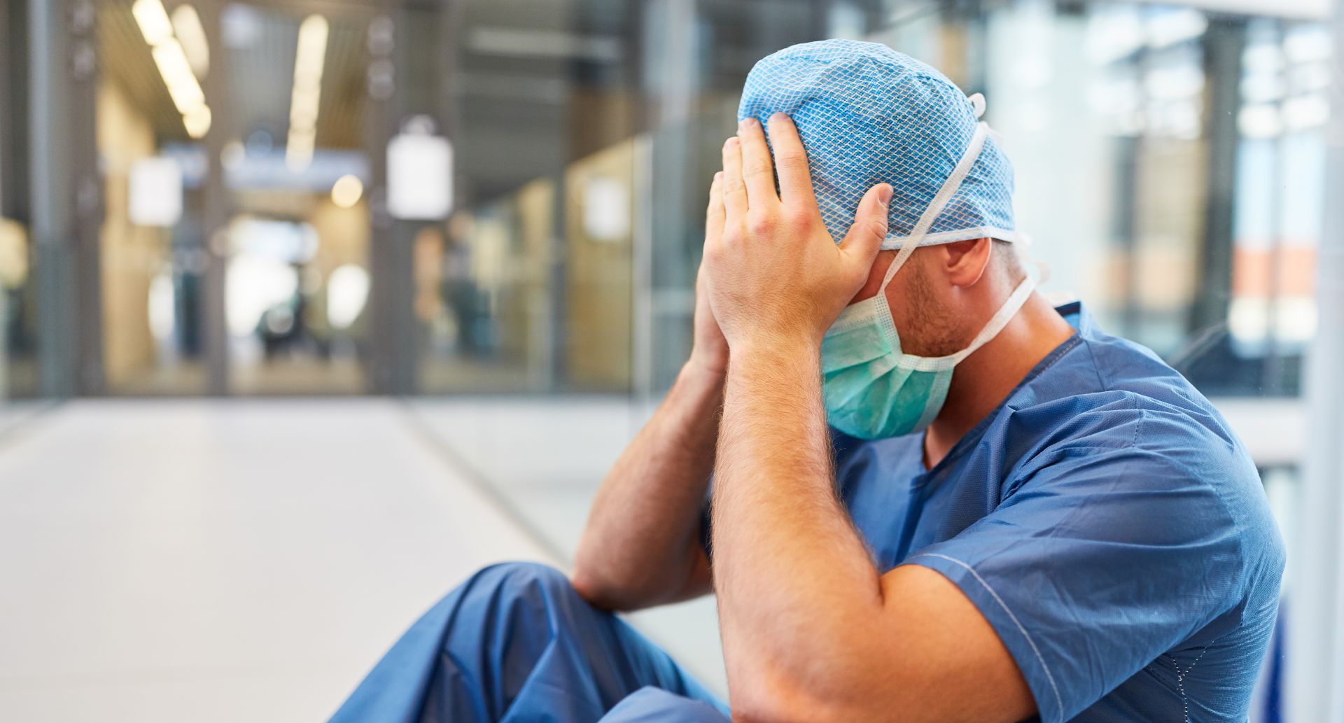 Responsabilidade em foco: médicos também enfrentam pressão diante de possíveis falhas no atendimento.