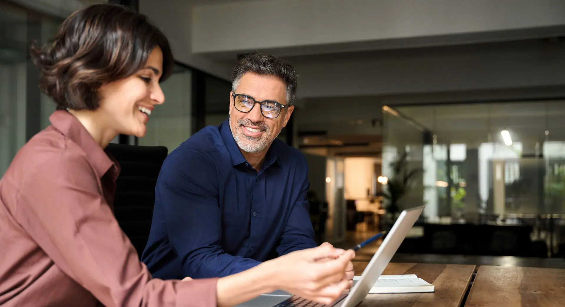 Profissionais e empresas podem crescer juntos com segurança e planejamento. A pejotização bem orientada cria relações mais saudáveis, produtivas e juridicamente seguras.