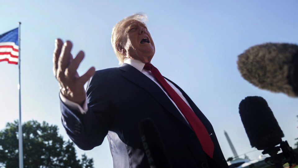 Trump prepara declaração de emergência como nova base legal para taxar Brasil, diz agência