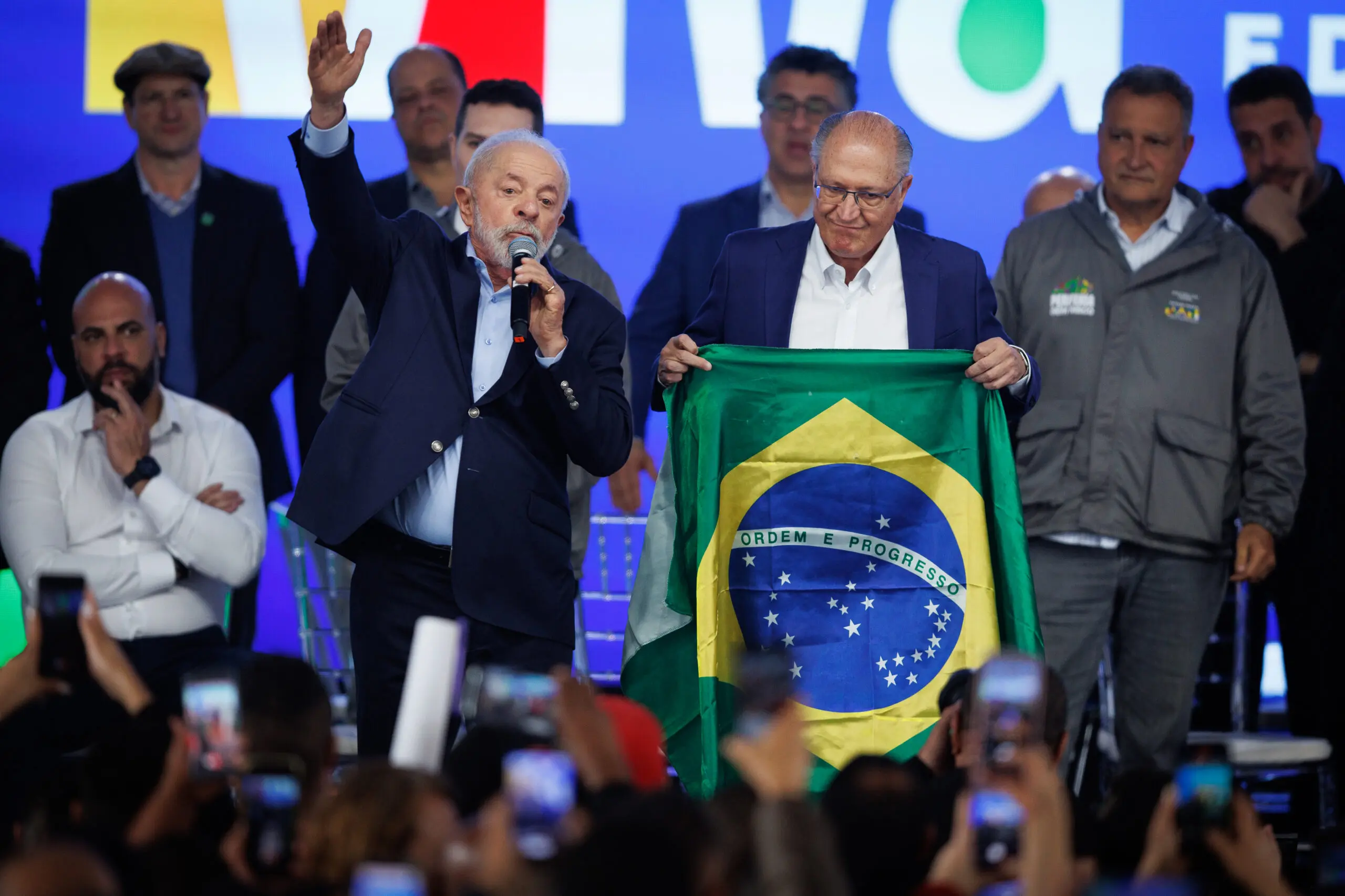 Lula critica voto de pobres em políticos ricos