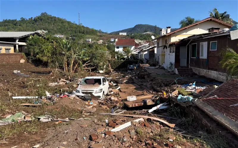 A cidade de 11,5 mil habitantes, construída às margens do rio Taquari, sofreu danos estruturais graves com as chuvas entre setembro de 2023 e maio de 2024.