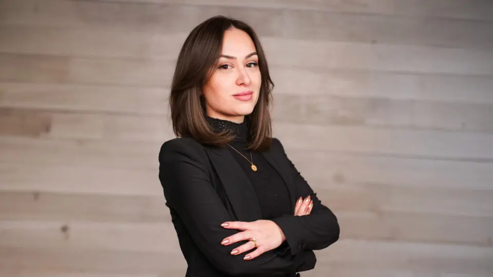 A advogada Daniela Frehner, especialista em mediação familiar, compartilha sua visão sobre como esse método pode transformar o processo de divórcio e guarda de filhos, tornando-o mais humano, eficiente e menos desgastante para todos os envolvidos