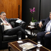 Luís Roberto Barroso e Tarcísio de Freitas no STF
