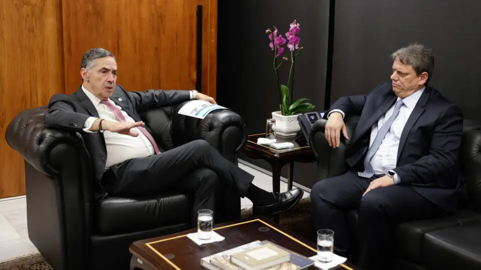 Luís Roberto Barroso e Tarcísio de Freitas no STF