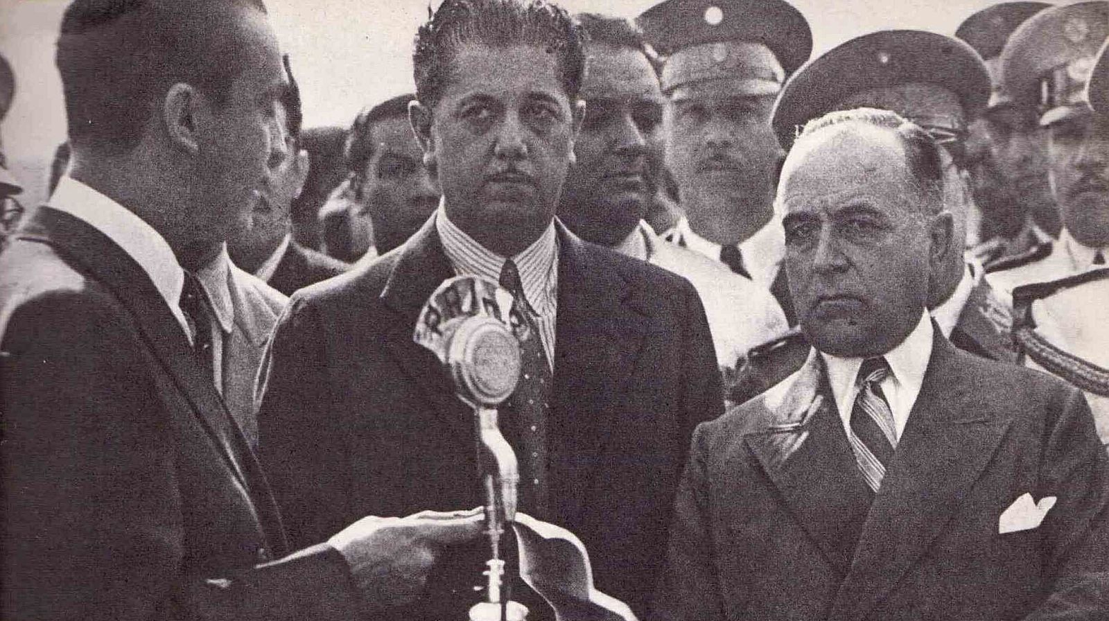 Foto de 1940 mostra o então prefeito de Belo Horizonte, Juscelino Kubitschek (à esquerda) e o então ditador Getúlio Vargas (à direita).