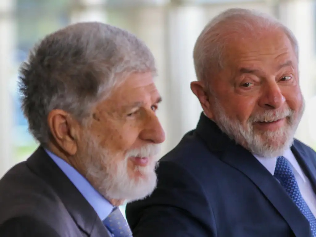 O presidente Lula ao lado de seu principal conselheiro em assuntos internacionais, o assessor especial Celso Amorim.