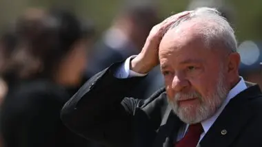 Após tarifas anunciadas por Trump contra Brasil, Lula anunciou retaliação antes de tentar negociar