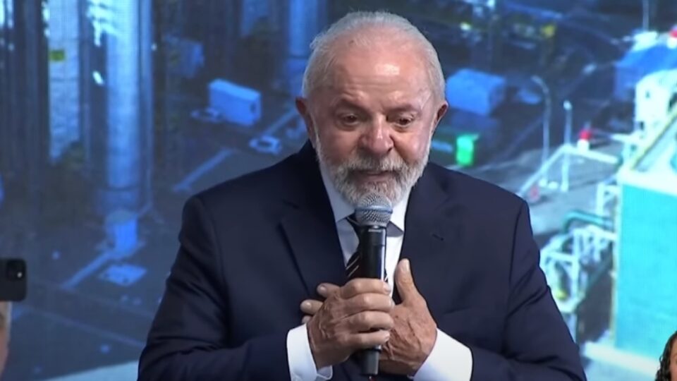 Lula dispara contra Trump e diz que não deixará “outro pegar” minerais críticos do Brasil