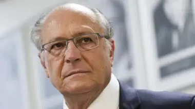 Governadores querem tratar do tarifaço com Alckmin, mas descartam falar sobre anistia.